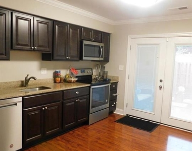 567 Lancaster Place - Photo Thumbnail 8