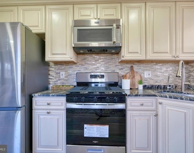 701 Platinum Avenue - Photo Thumbnail 9