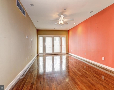 1724 Fleet Street - Photo Thumbnail 4
