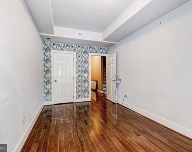 1724 Fleet Street - Photo Thumbnail 3