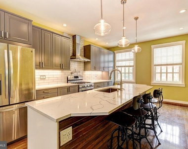 1724 Fleet Street - Photo Thumbnail 10