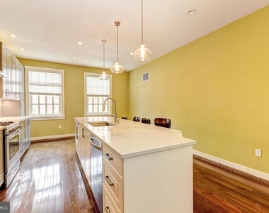 1724 Fleet Street - Photo Thumbnail 8