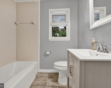 531 Kenmore Road - Photo Thumbnail 8