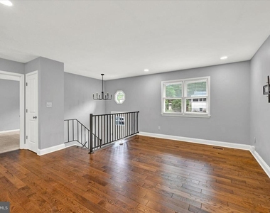 531 Kenmore Road - Photo Thumbnail 3