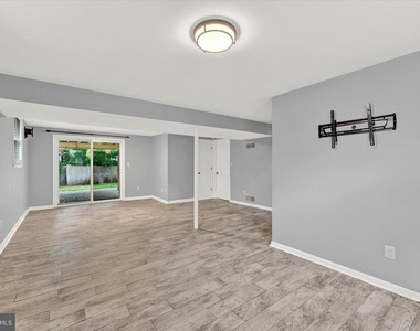 531 Kenmore Road - Photo Thumbnail 13