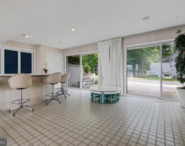 1323 Magnolia Avenue - Photo Thumbnail 13