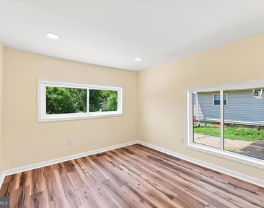 28 E Main Street - Photo Thumbnail 10