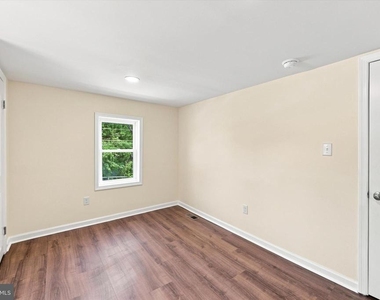 28 E Main Street - Photo Thumbnail 6