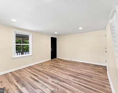 28 E Main Street - Photo Thumbnail 12