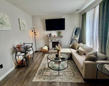415 Strathaven Court - Photo Thumbnail 2