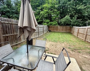 415 Strathaven Court - Photo Thumbnail 19