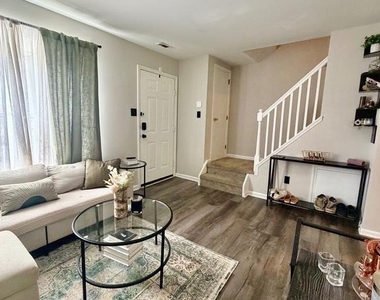 415 Strathaven Court - Photo Thumbnail 3