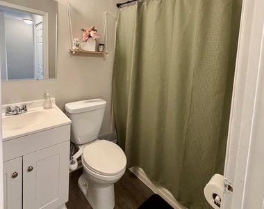 415 Strathaven Court - Photo Thumbnail 15