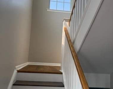 319 Paradee Drive - Photo Thumbnail 5