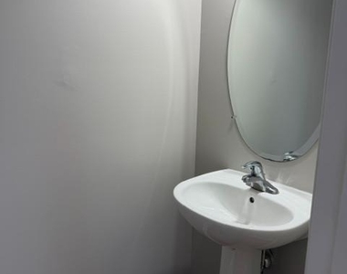 319 Paradee Drive - Photo Thumbnail 4