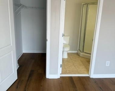 319 Paradee Drive - Photo Thumbnail 7