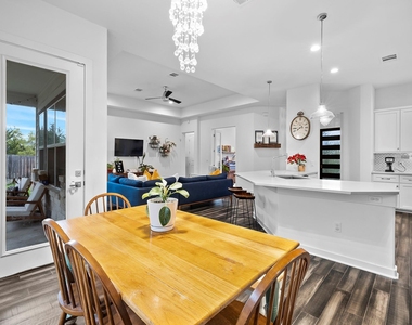 706 Stow Dr - Photo Thumbnail 4