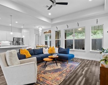 706 Stow Dr - Photo Thumbnail 2
