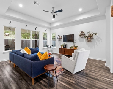 706 Stow Dr - Photo Thumbnail 1