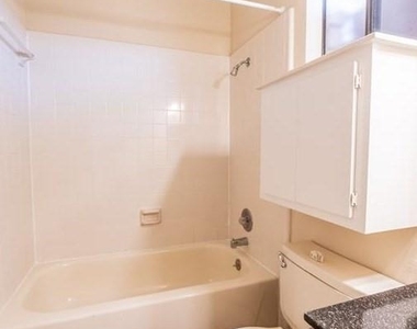 2818 Nueces St - Photo Thumbnail 7