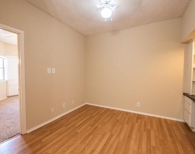 2818 Nueces St - Photo Thumbnail 4