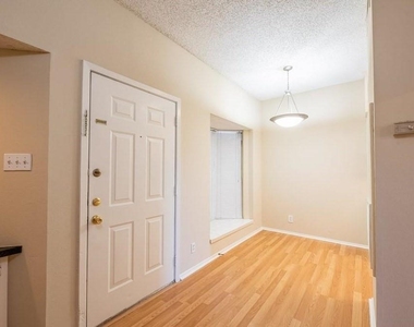 2818 Nueces St - Photo Thumbnail 3