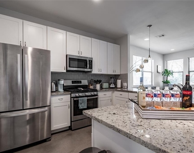 4702 Leslie Ave - Photo Thumbnail 1