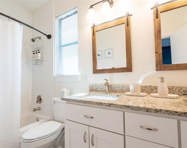 4702 Leslie Ave - Photo Thumbnail 28