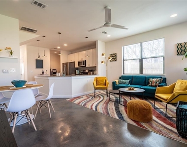 4702 Leslie Ave - Photo Thumbnail 7