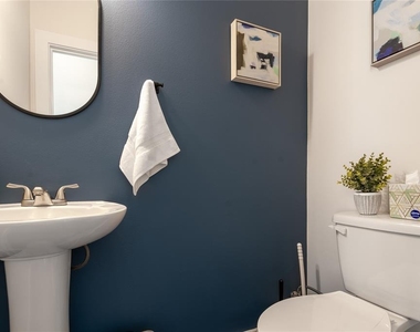 4702 Leslie Ave - Photo Thumbnail 16