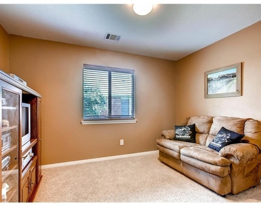 20313 Wayzata Ct - Photo Thumbnail 9