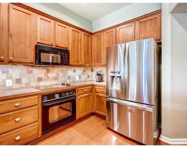 20313 Wayzata Ct - Photo Thumbnail 4