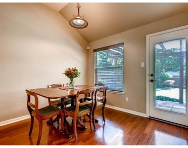 20313 Wayzata Ct - Photo Thumbnail 5