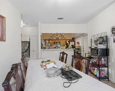 911 Crockett St - Photo Thumbnail 12