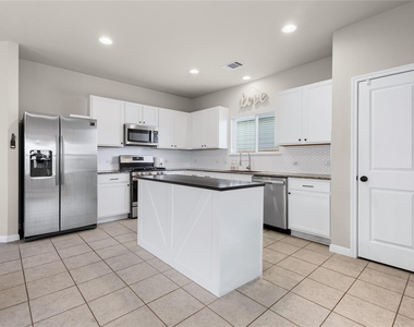 237 Driftwood Ln - Photo Thumbnail 7