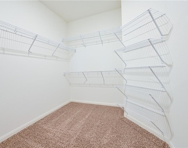 404 Freedom Park Ave - Photo Thumbnail 23