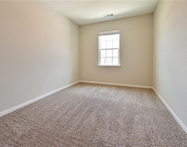 404 Freedom Park Ave - Photo Thumbnail 11