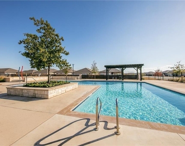 404 Freedom Park Ave - Photo Thumbnail 31