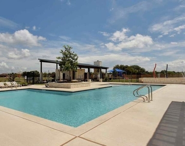 404 Freedom Park Ave - Photo Thumbnail 30