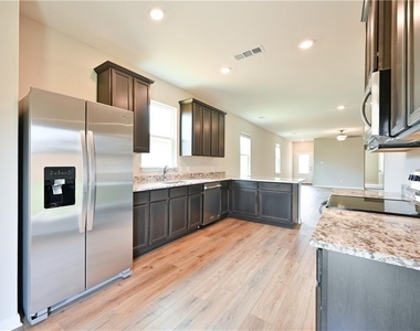 404 Freedom Park Ave - Photo Thumbnail 8