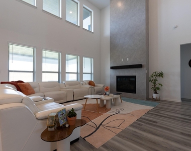 2332 Giona Pl - Photo Thumbnail 12