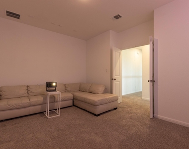 2332 Giona Pl - Photo Thumbnail 18