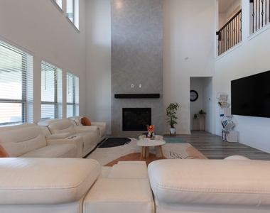 2332 Giona Pl - Photo Thumbnail 14