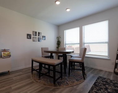 2332 Giona Pl - Photo Thumbnail 10