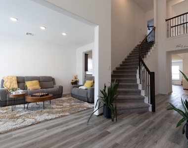 2332 Giona Pl - Photo Thumbnail 13