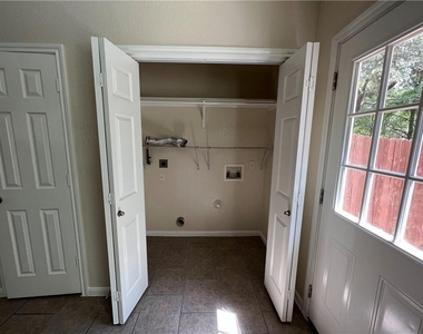 2400 Allred Dr - Photo Thumbnail 16