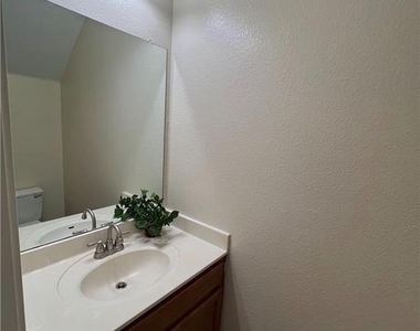 2400 Allred Dr - Photo Thumbnail 15