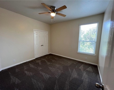 2400 Allred Dr - Photo Thumbnail 11