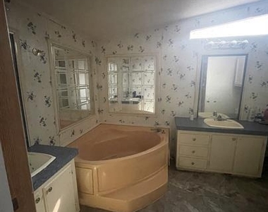122 Roots Rd - Photo Thumbnail 10