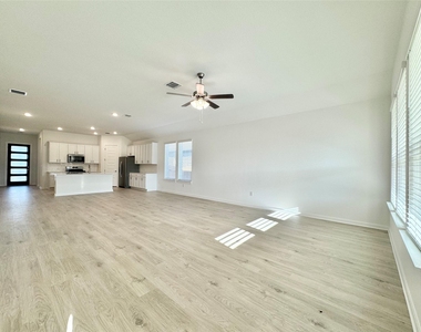329 Tinto St - Photo Thumbnail 12